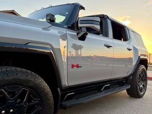 Used 2024 GMC Hummer EV 3X image 9