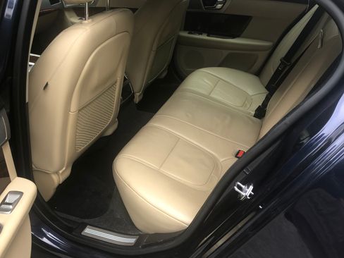 Used 2015 Jaguar XF Premium image 4