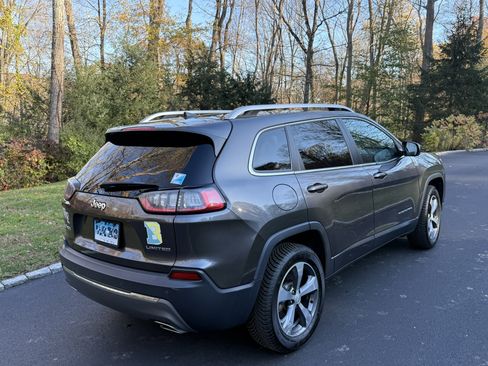 Used 2019 Jeep Cherokee Limited image 10