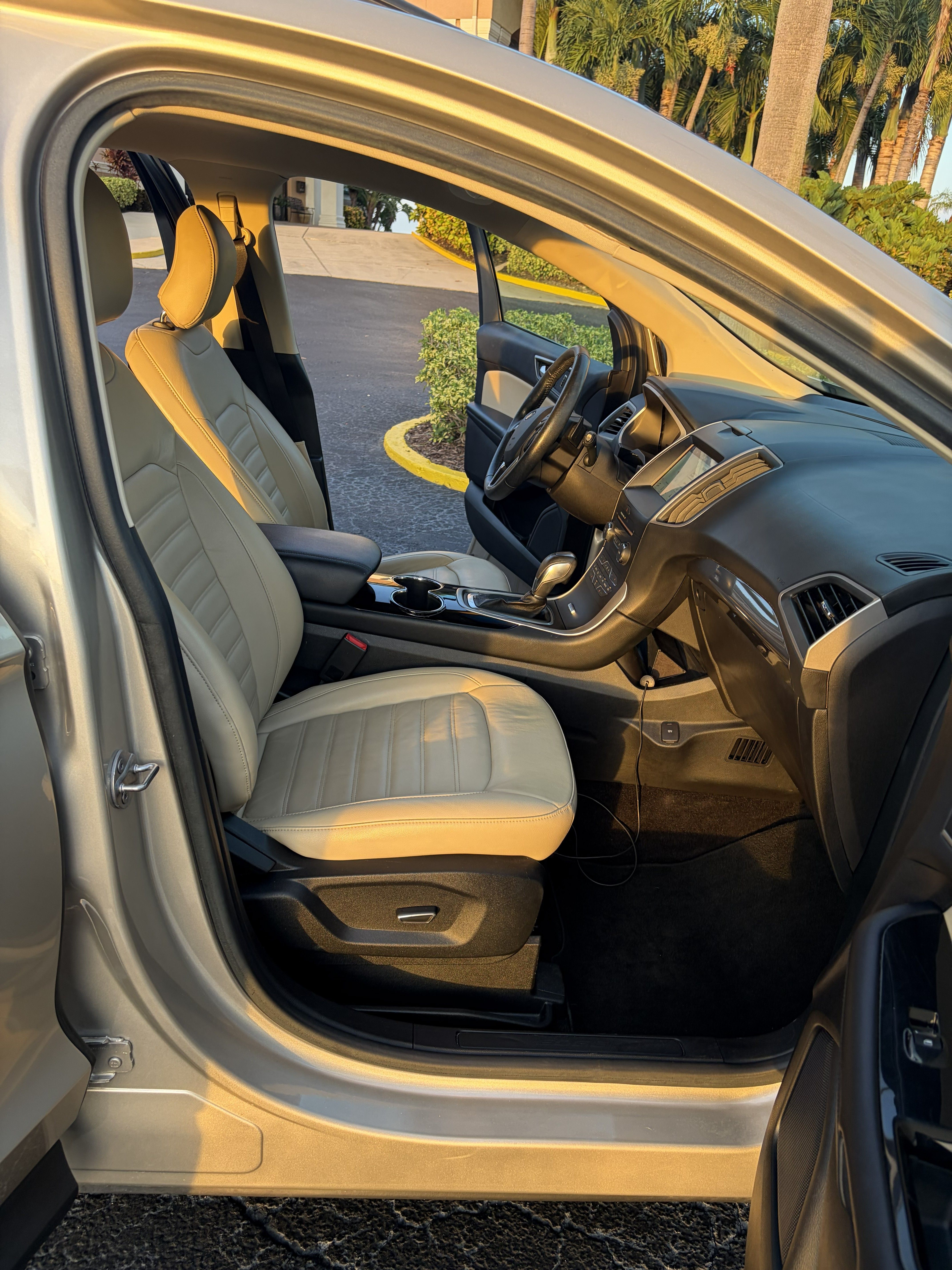 Used 2018 Ford Edge SEL w/ Equipment Group 201A FWD image 16