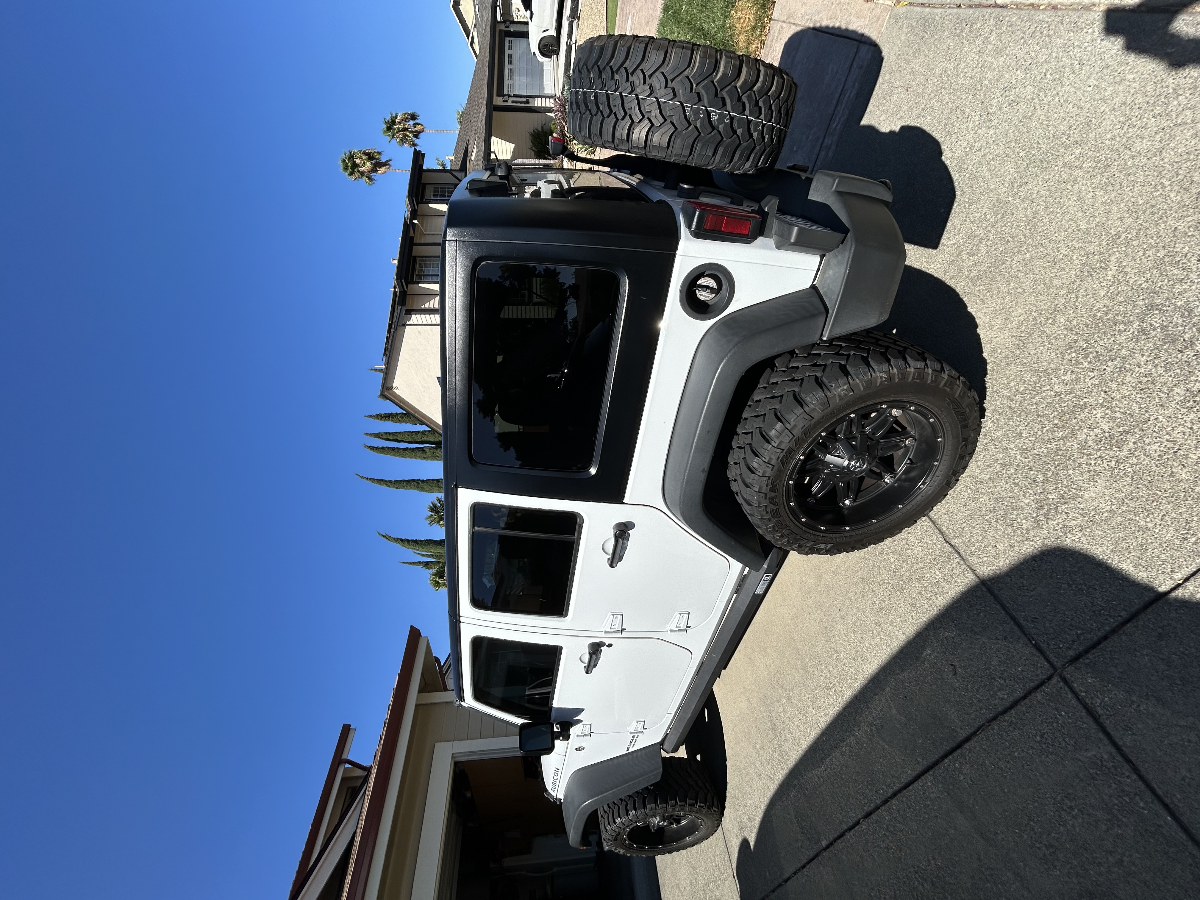 Used 2017 Jeep Wrangler Unlimited Rubicon w/ Connectivity Group AWD/4WD image 6