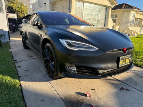 Used 2020 Tesla Model S Long Range Plus image 1