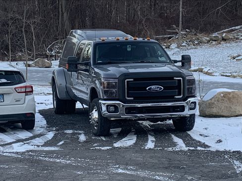 Used 2011 Ford F350 XLT w/ Advanced Security Group image 4