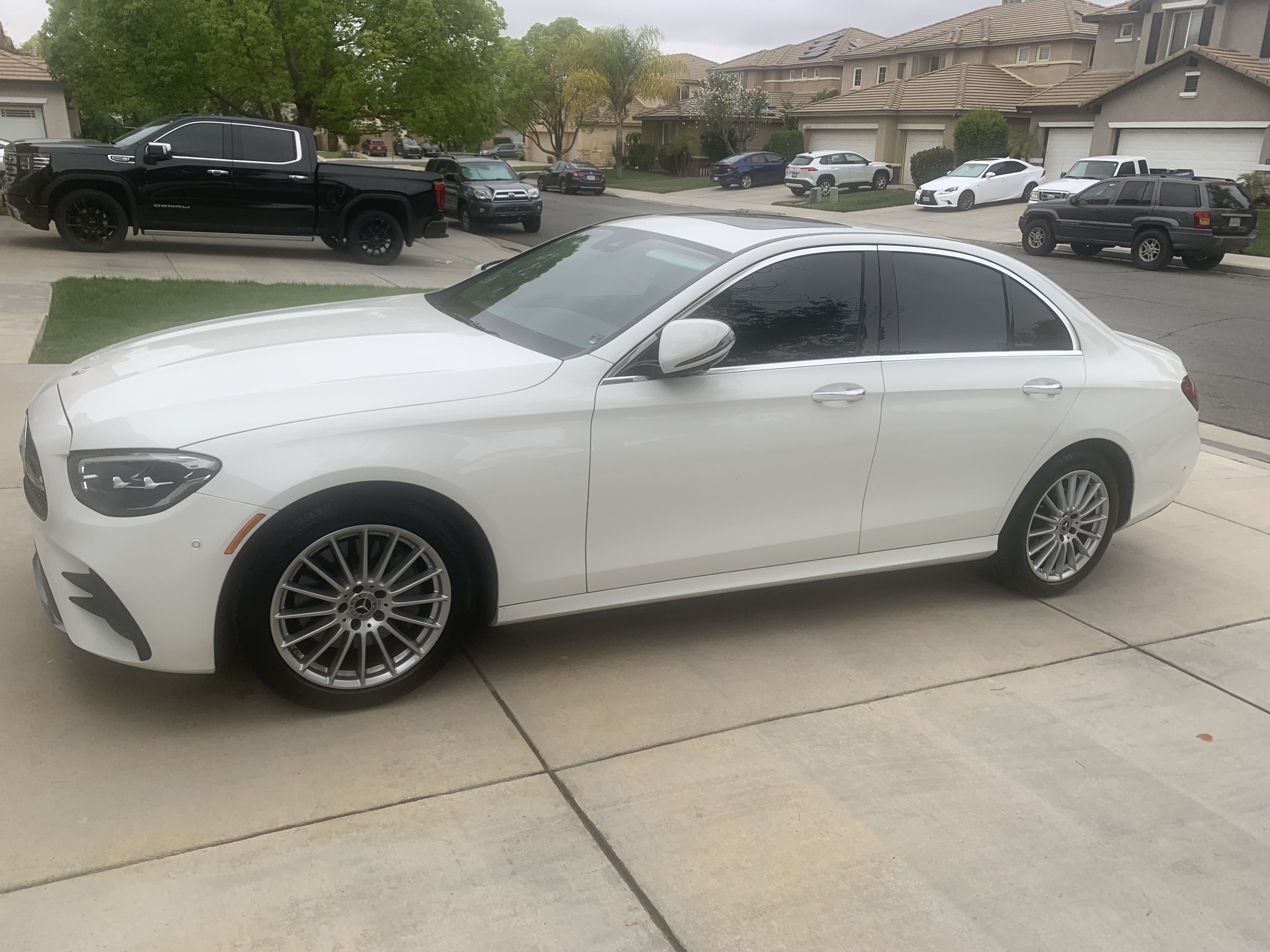 Used 2022 Mercedes-Benz E 350 Sedan image 2
