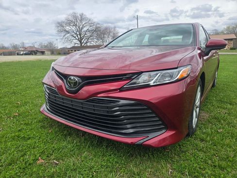 Used 2019 Toyota Camry LE image 4