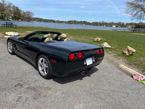 Used 2001 Chevrolet Corvette Convertible w/ Preferred Equipment Group2 RWD image 8