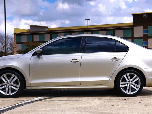Used 2015 Volkswagen Jetta SEL image 1