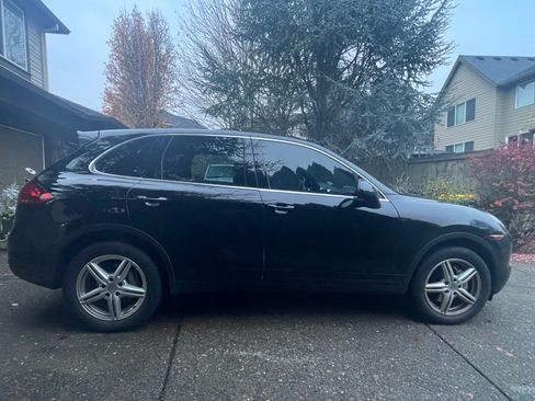 Used 2013 Porsche Cayenne S image 4