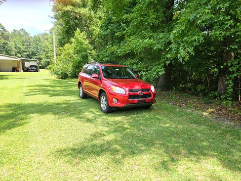 Used 2010 Toyota RAV4 Limited AWD/4WD image 5