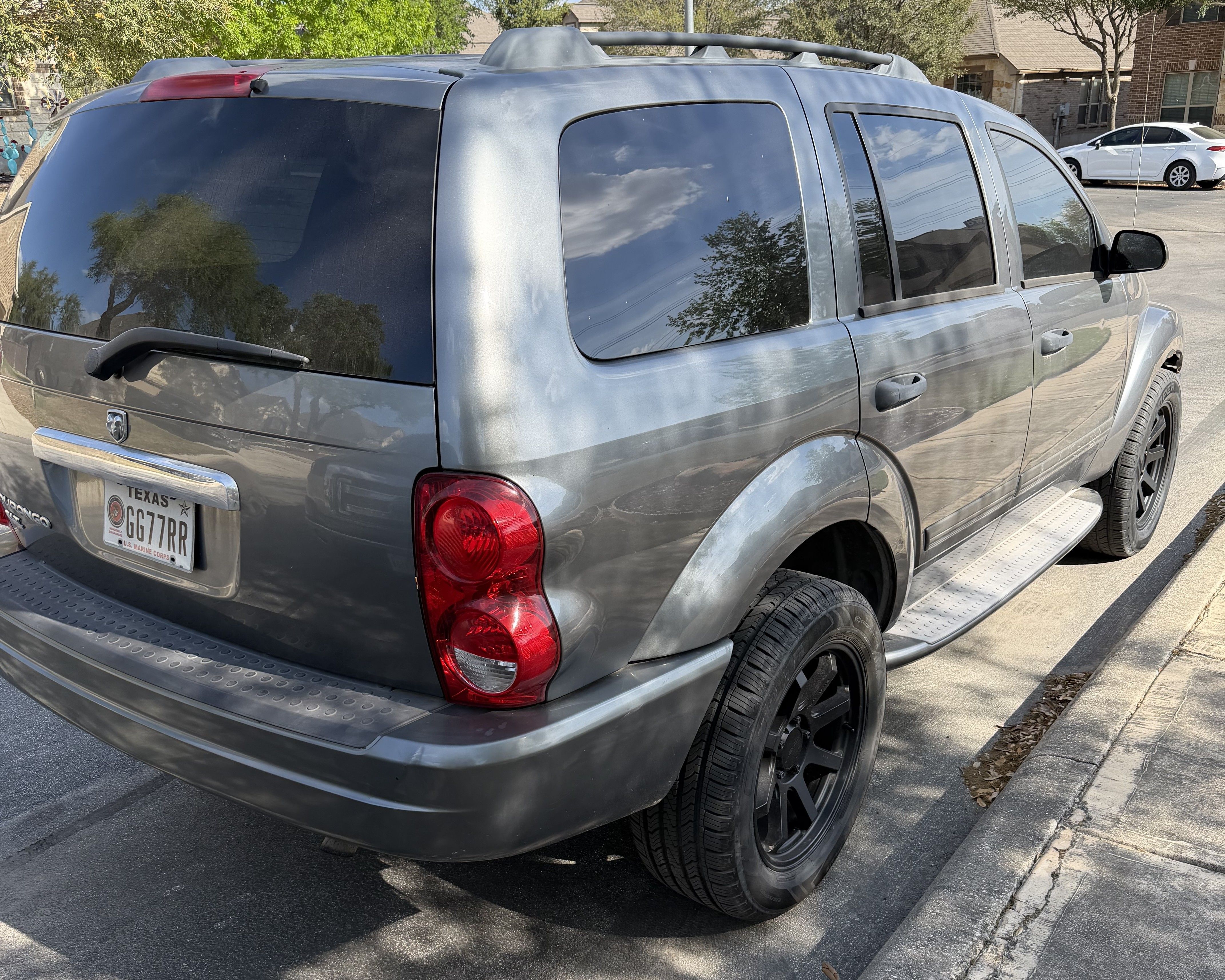 Used 2005 Dodge Durango SLT RWD image 1