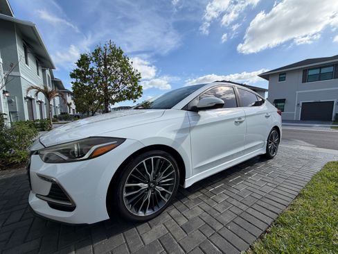 Used 2018 Hyundai Elantra Sport image 4