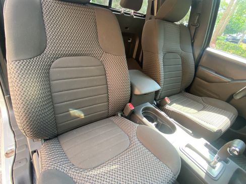 Used 2019 Nissan Frontier SV AWD/4WD image 5