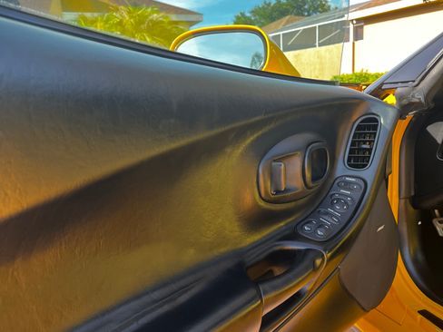 Used 2003 Chevrolet Corvette Convertible w/ Preferred Equipment Group1 RWD image 8