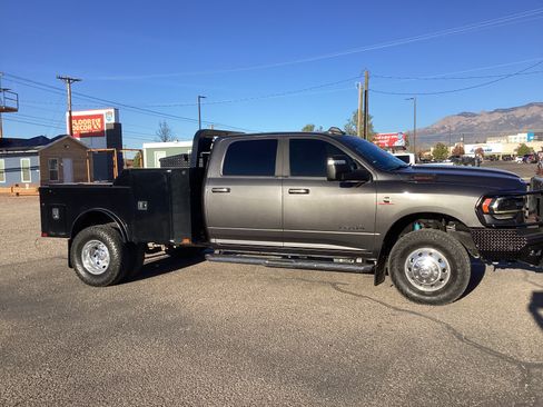 Used 2023 RAM 3500 Big Horn w/ Night Edition image 4
