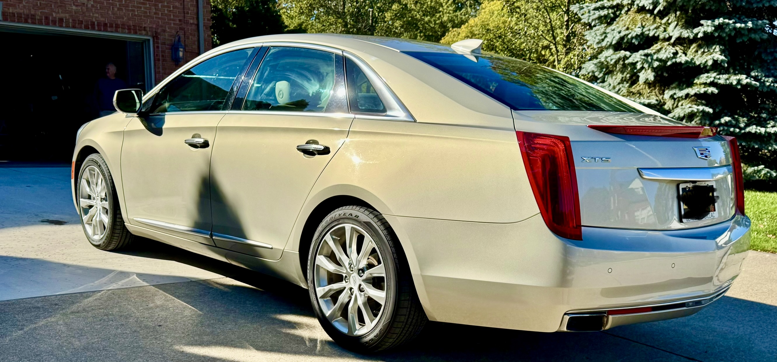 Used 2016 Cadillac XTS Luxury w/ Driver Awareness Package FWD image 14