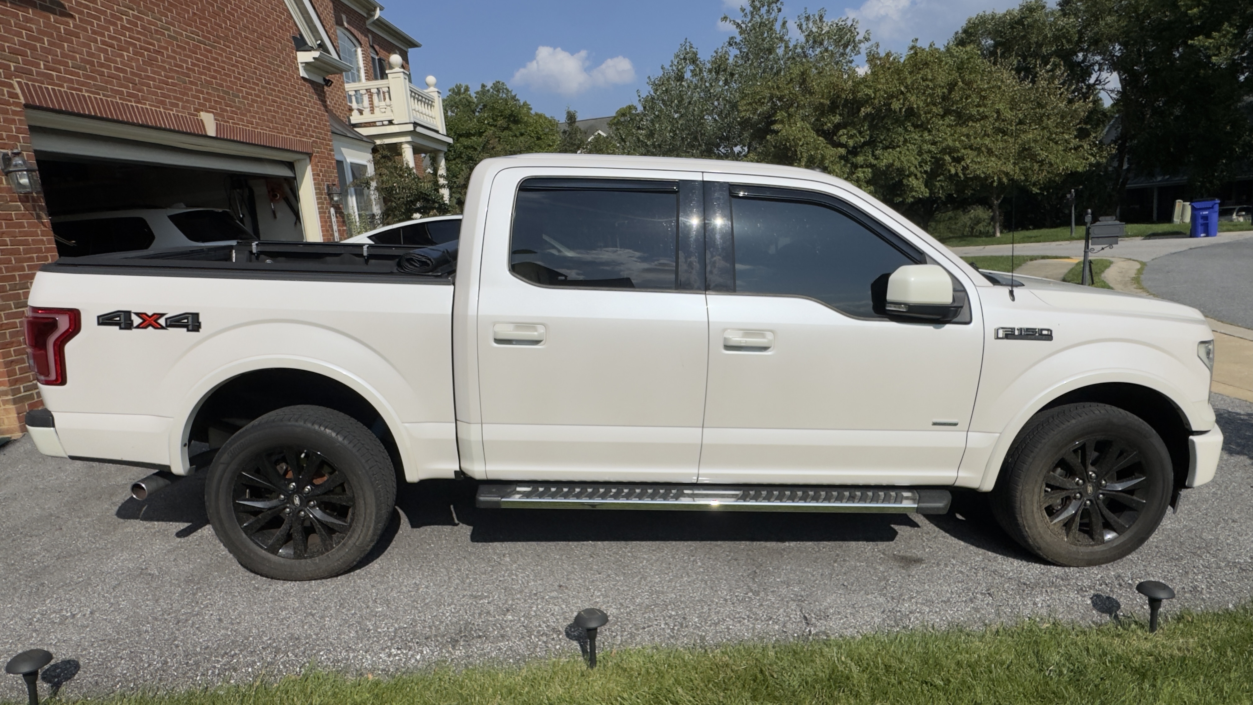 Used 2017 Ford F150 Lariat w/ Equipment Group 502A Luxury AWD/4WD image 4