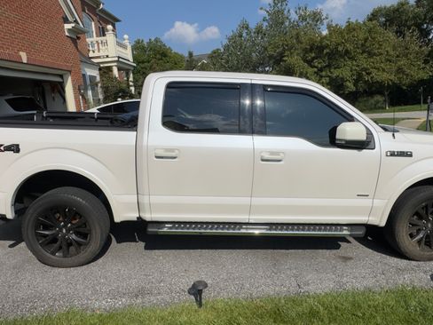 Used 2017 Ford F150 Lariat w/ Equipment Group 502A Luxury AWD/4WD image 4