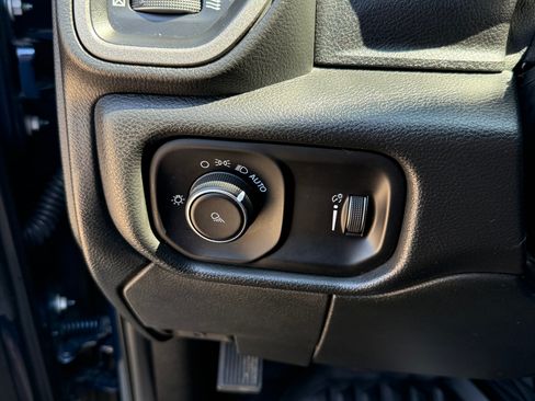 Used 2022 RAM 2500 Tradesman w/ Chrome Appearance Group RWD image 22