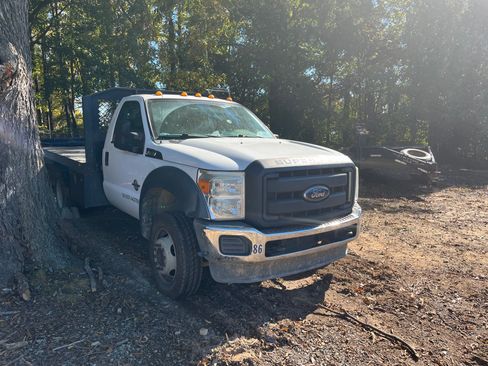 Used 2016 Ford F450 XL w/ Power Equipment Group image 2