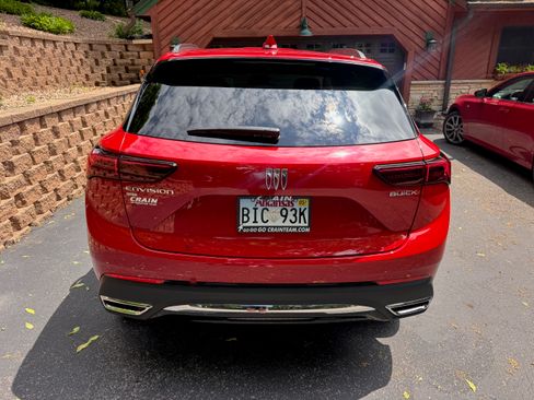 Used 2025 Buick Envision Preferred AWD/4WD image 2