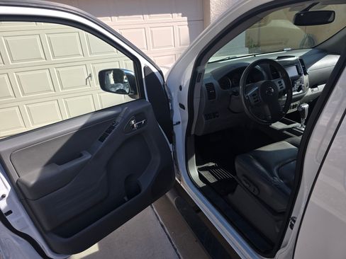 Used 2019 Nissan Frontier SL image 4