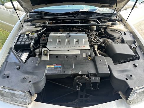 Used 2001 Cadillac Eldorado Touring image 31