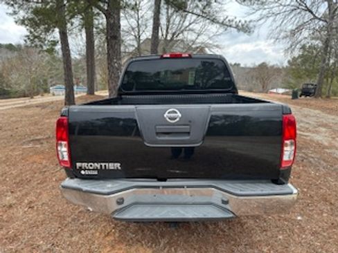 Used 2012 Nissan Frontier S image 5