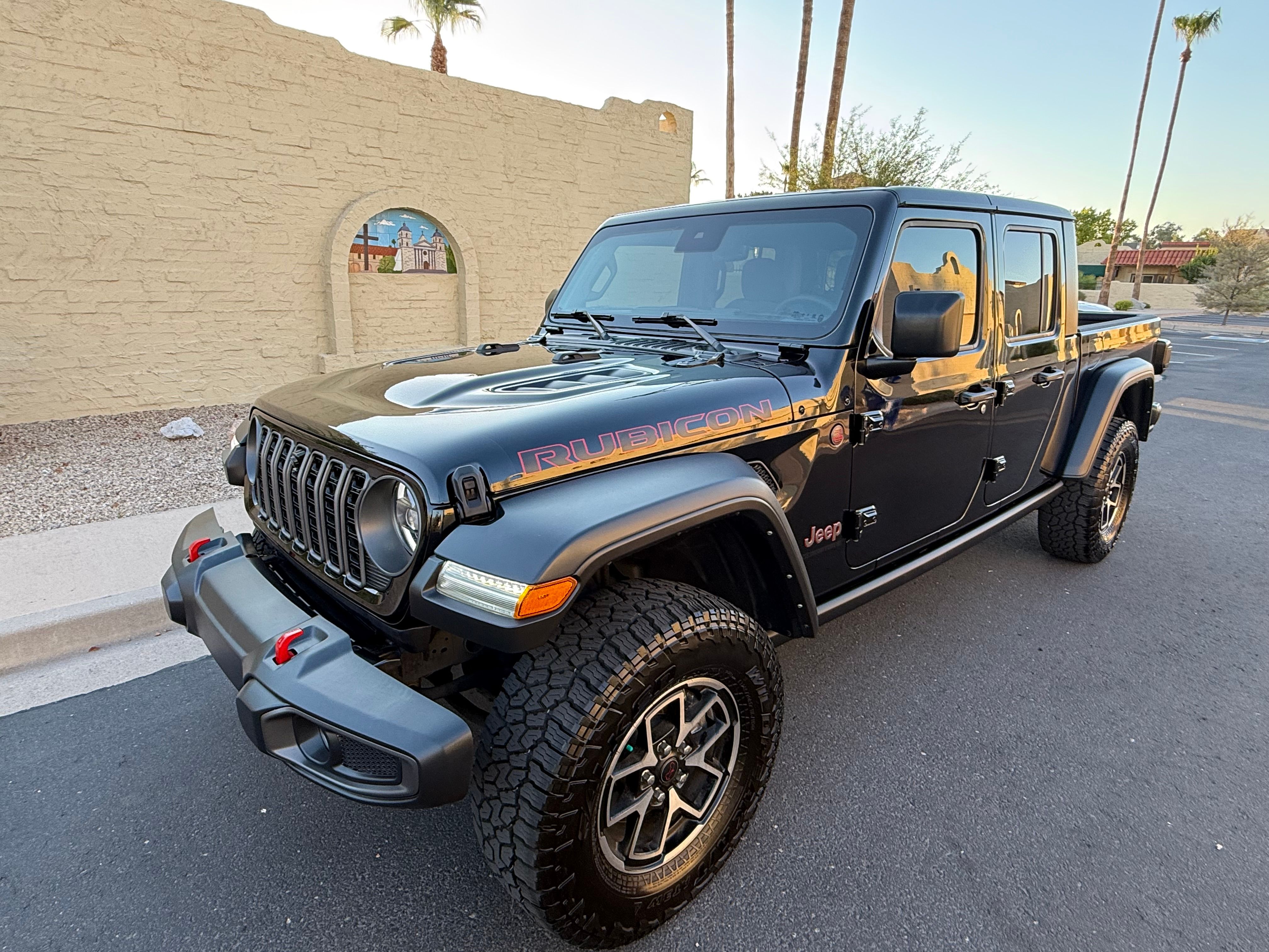 Used 2024 Jeep Gladiator Rubicon w/ Technology Group AWD/4WD image 2