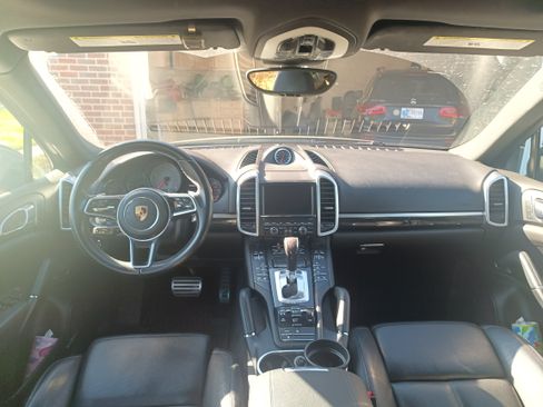 Used 2016 Porsche Cayenne S image 4