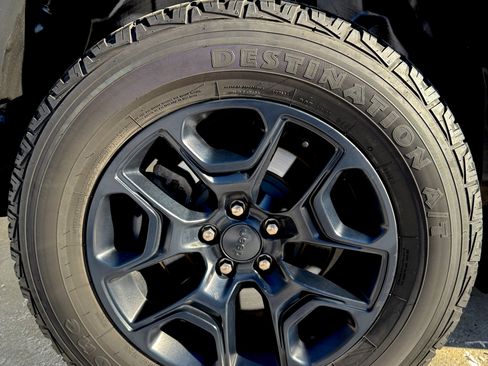 Used 2020 Jeep Cherokee Trailhawk image 8