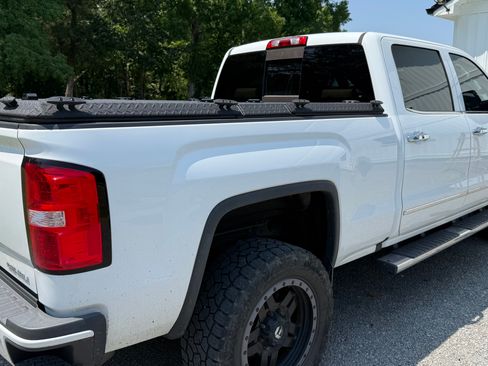 Used 2018 GMC Sierra 2500 Denali w/ Duramax Plus Package AWD/4WD image 8