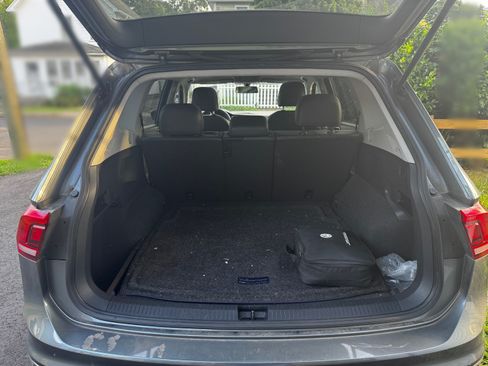 Used 2018 Volkswagen Tiguan SE w/ Panoramic Sunroof Package AWD/4WD image 10