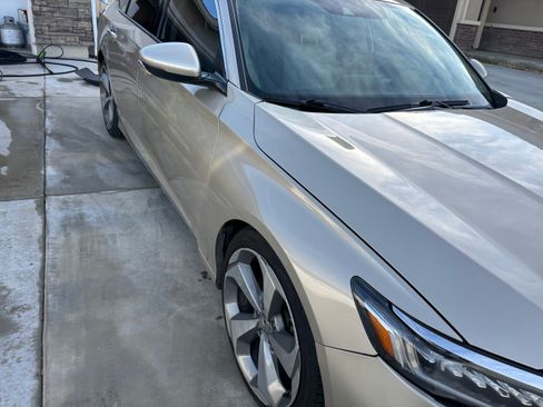 Used 2018 Honda Accord Touring image 4