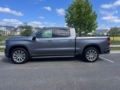 Used 2022 Chevrolet Silverado 1500 High Country w/ Technology Package AWD/4WD image 1