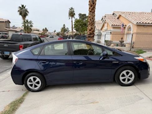Used 2014 Toyota Prius Two image 2