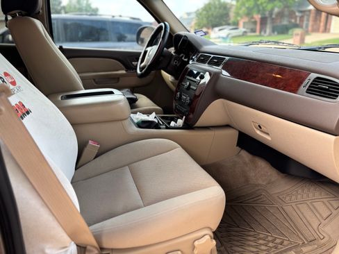 Used 2011 Chevrolet Tahoe LS w/ Convenience Package RWD image 10