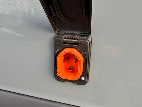 Used 2023 Mercedes-Benz Sprinter 2500 image 16