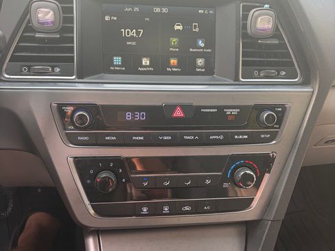 Used 2016 Hyundai Sonata SE FWD image 11