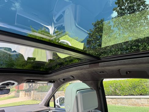 Used 2020 Porsche Macan Turbo image 10