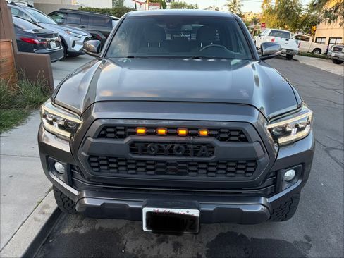 Used 2019 Toyota Tacoma TRD Sport image 8