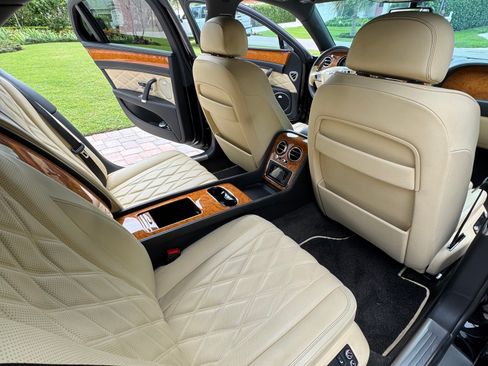 Used 2014 Bentley Flying Spur W12 image 28