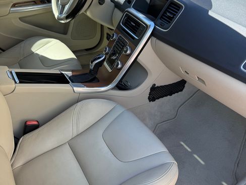 Used 2016 Volvo S60 T5 Inscription Platinum image 15