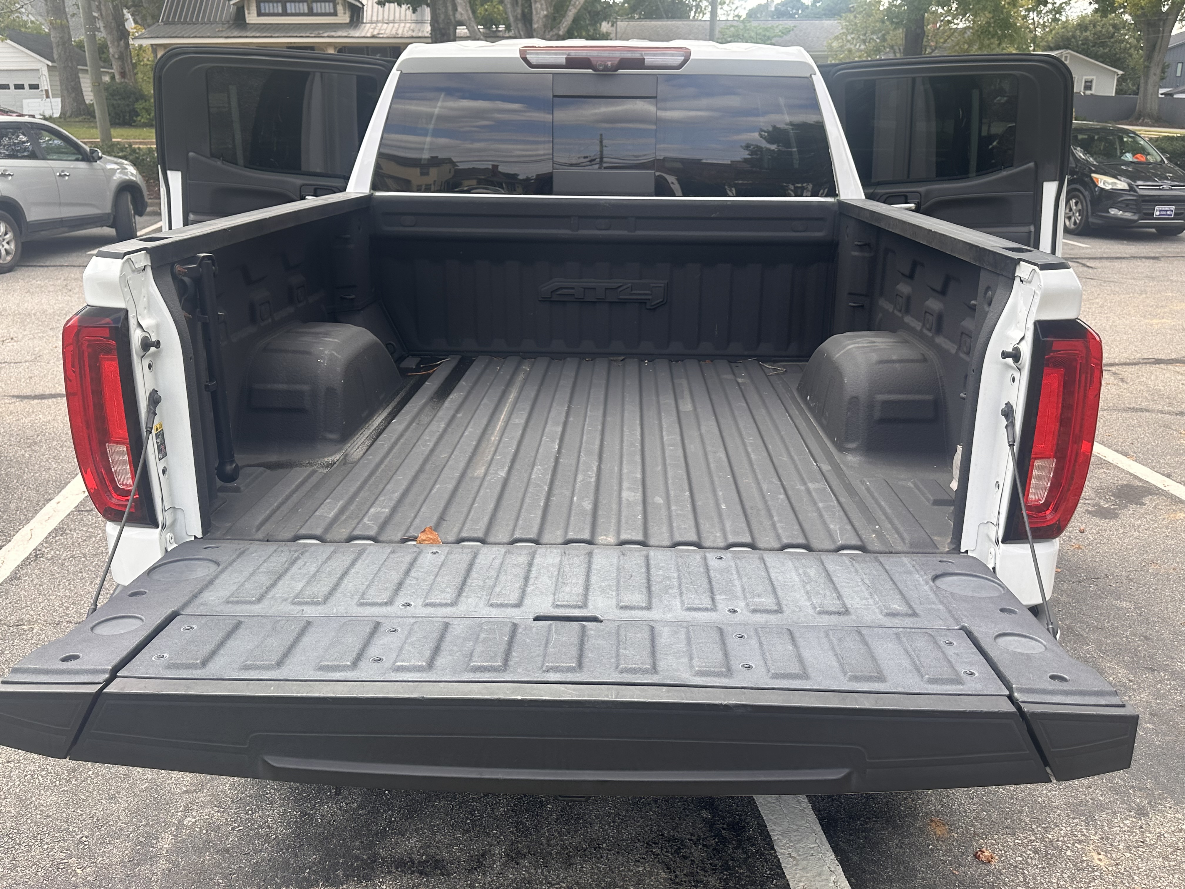 Used 2020 GMC Sierra 1500 AT4 w/ AT4 Premium Package AWD/4WD image 12