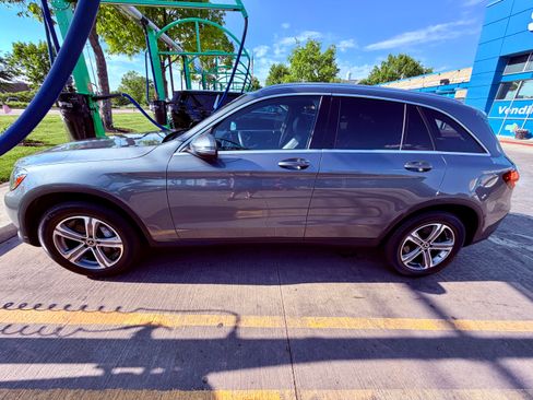 Used 2019 Mercedes-Benz GLC 300 4MATIC image 2