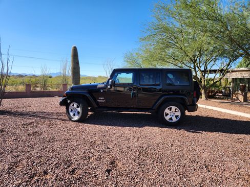 Used 2007 Jeep Wrangler Unlimited Sahara w/ Dual Top Group image 2