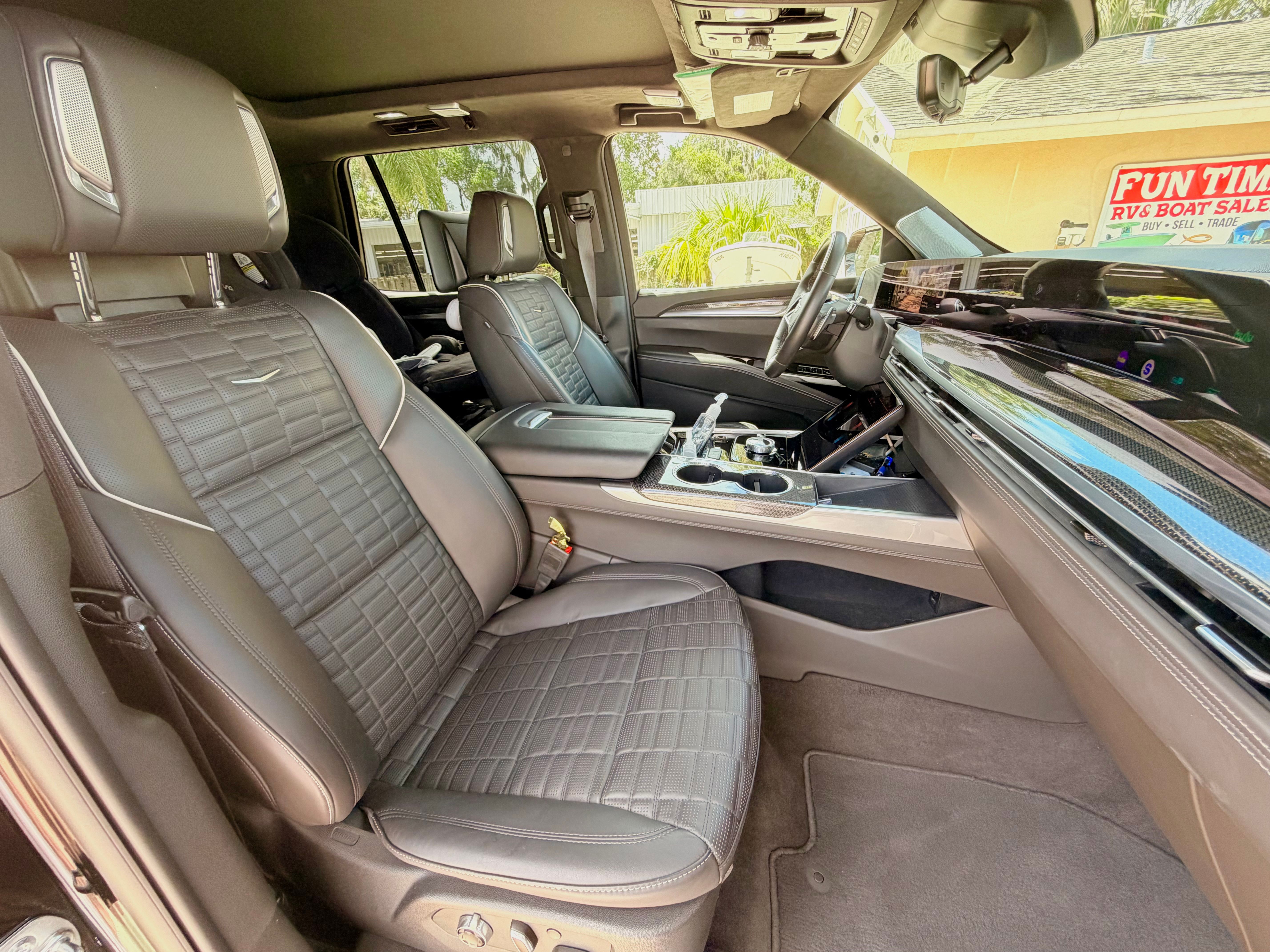 Used 2025 Cadillac Escalade V AWD/4WD image 11