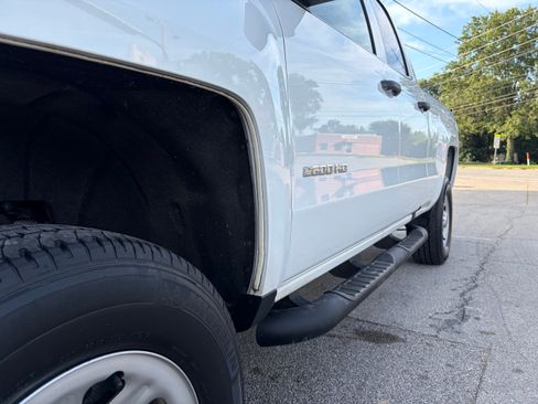 Used 2018 Chevrolet Silverado 2500 W/T w/ WT Convenience Package AWD/4WD image 2