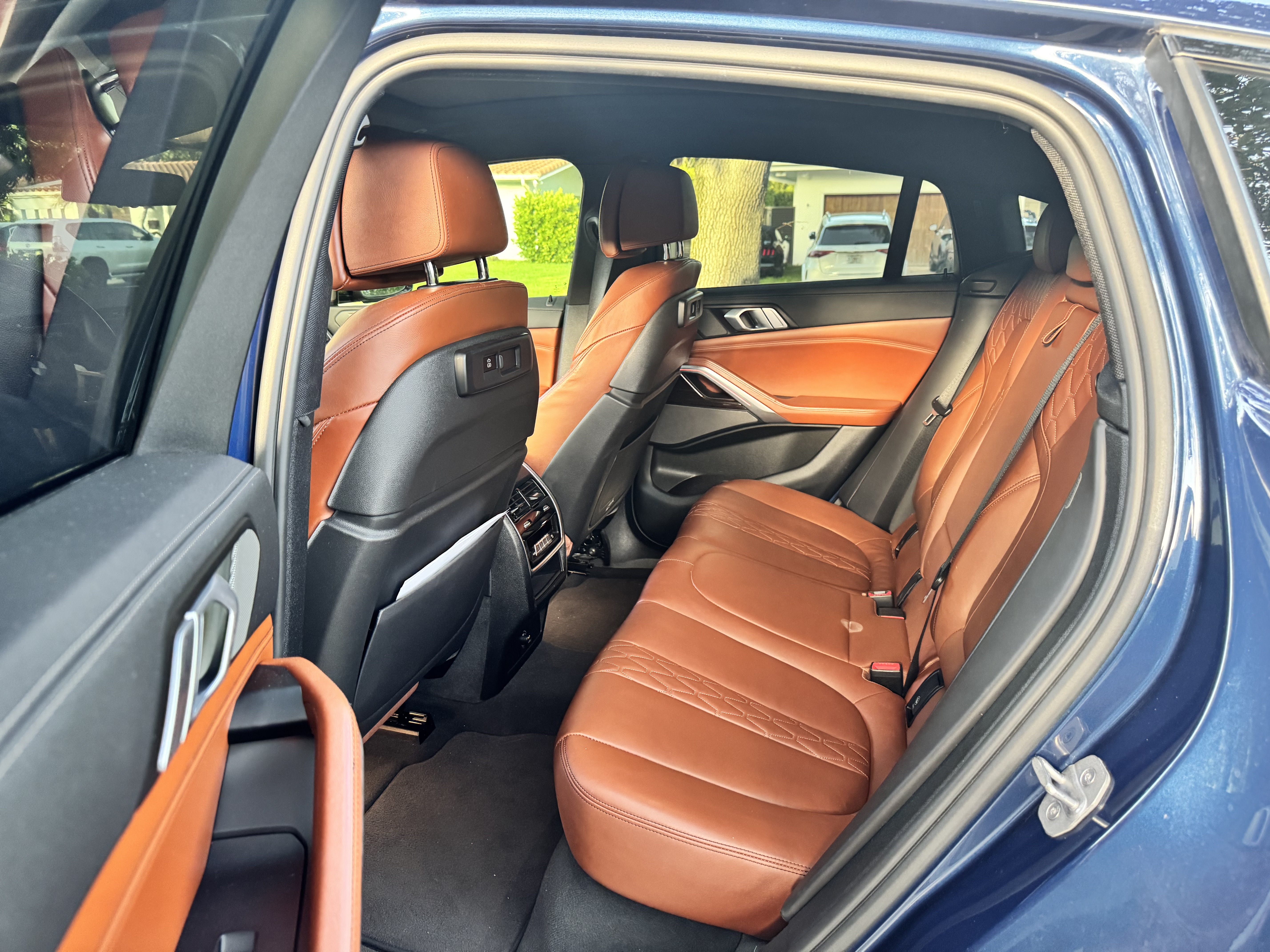 Used 2021 BMW X6 sDrive40i w/ M Sport Package RWD image 4