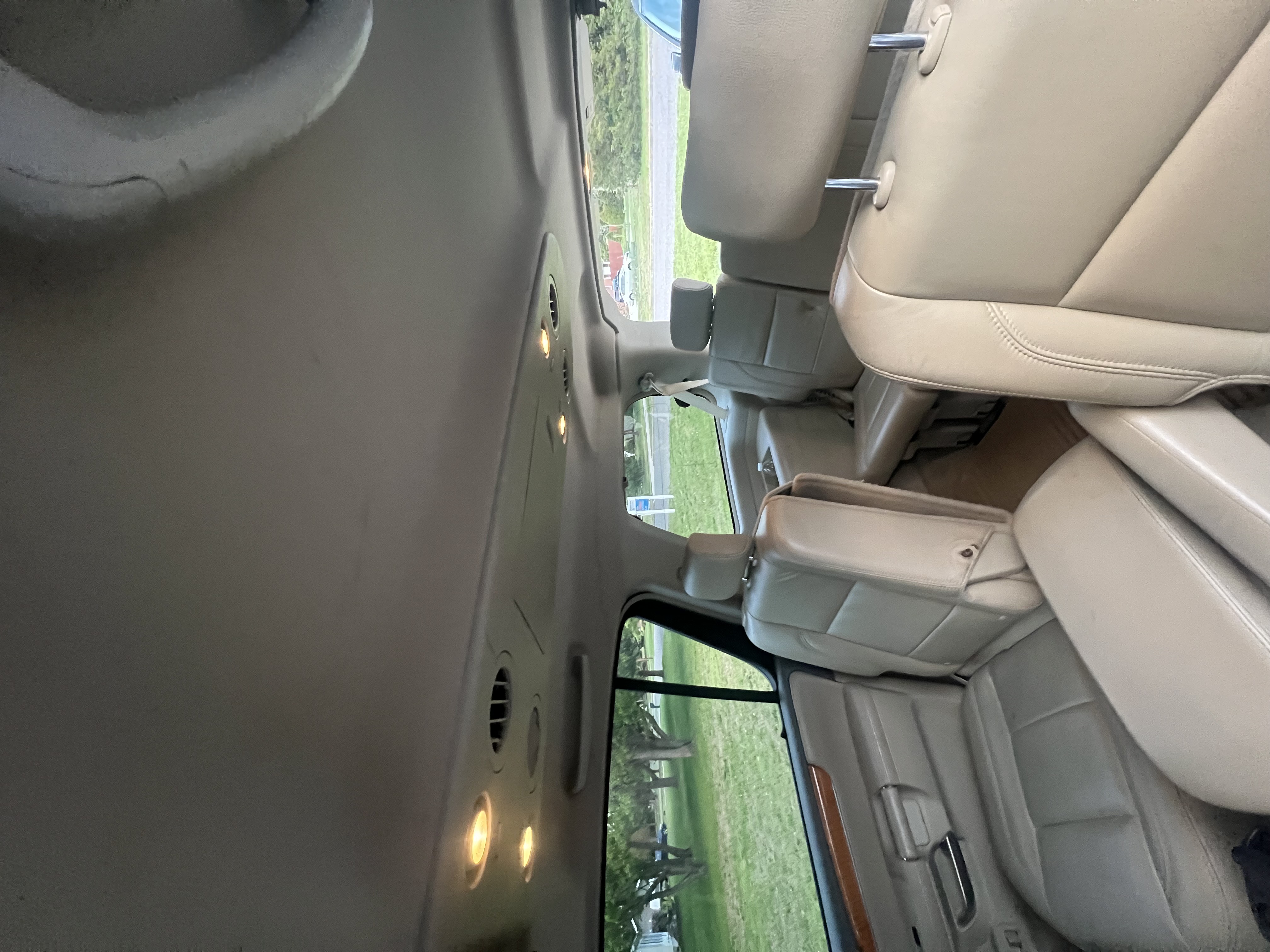 Used 2010 INFINITI QX56 4WD w/ Technology Pkg image 6
