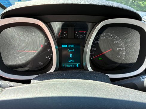 Used 2017 Chevrolet Equinox LT w/ Convenience Package FWD image 8
